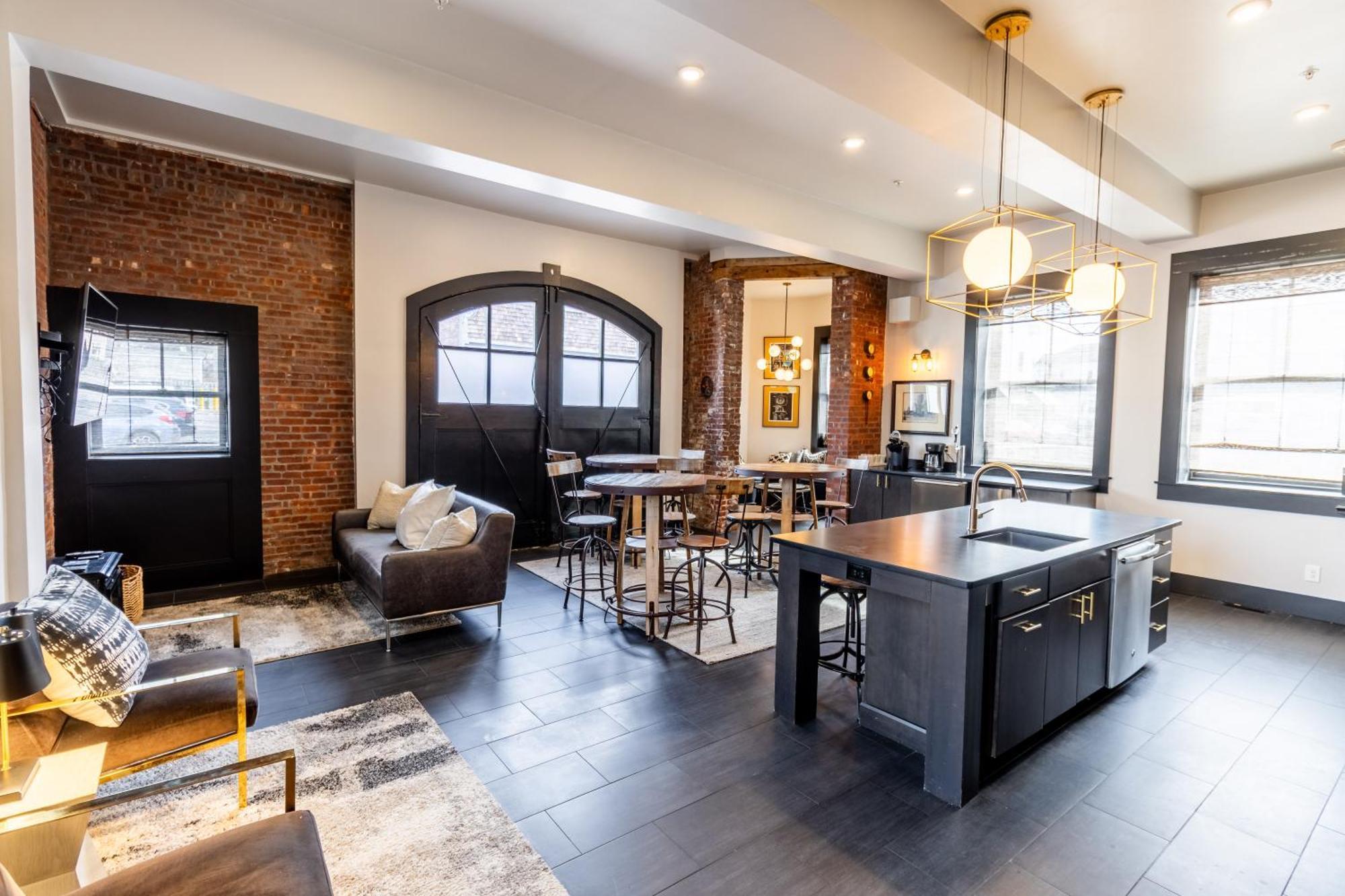 The Firehouse Villa Newport Bagian luar foto