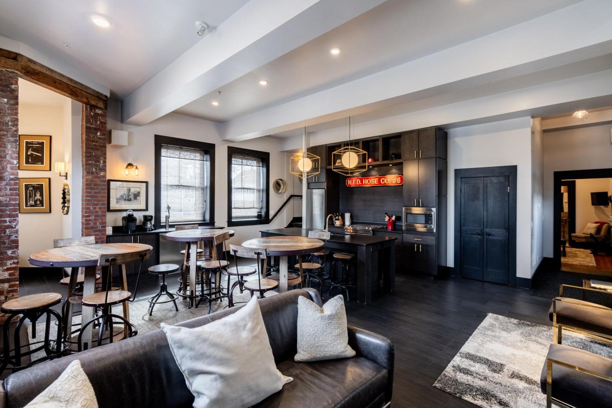 The Firehouse Villa Newport Bagian luar foto